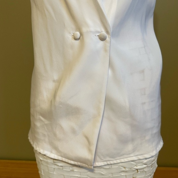 Braemar by Jeremy Scott -Vintage sleeveless white blouse with covered buttons - Picture 4 of 10